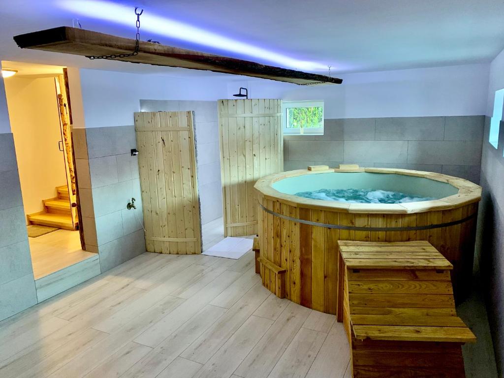 a large bathroom with a jacuzzi tub at Domek Monte Black z jacuzzi i sauną fińską in Stronie Śląskie