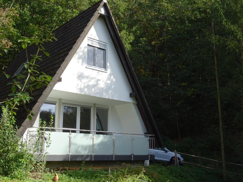 SulzfeldにあるWaldhaus Agnesの白屋根