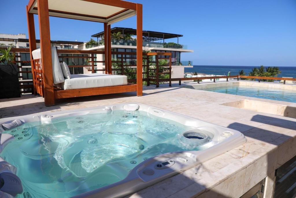 ATC18 2bed Ocean View penthouse with jacuzzi and private pool, Playa ...