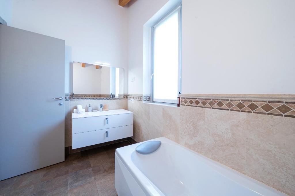 Łazienka w obiekcie Comacina Villa