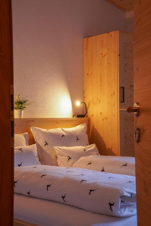 Postel nebo postele na pokoji v ubytování Appartementhaus Bergkristall
