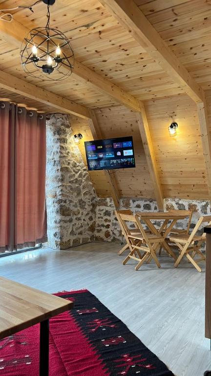 Windmill Shkodra Gesthouse Camping & Grill - Image 6