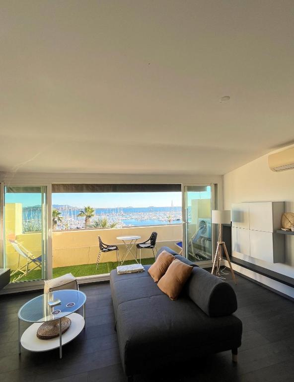 a living room with a couch and a table at Appartement sur le port vue Mer in Bandol