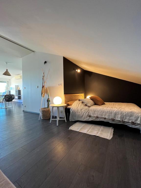 Postel nebo postele na pokoji v ubytování Appartement sur le port vue Mer