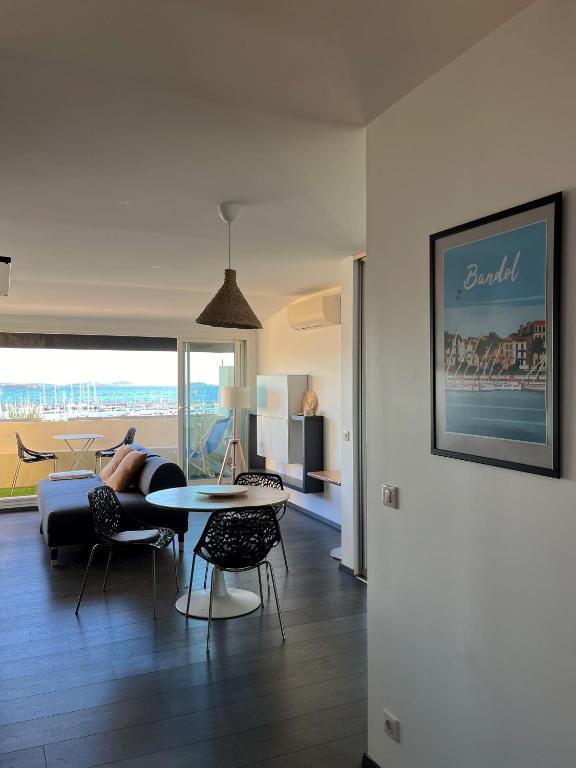Posezení v ubytování Appartement sur le port vue Mer
