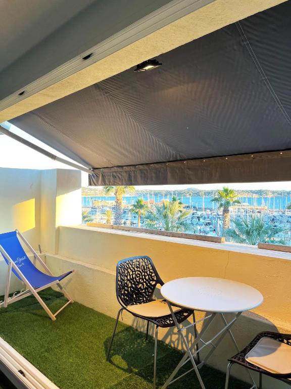 Fotografie z fotogalerie ubytování Appartement sur le port vue Mer v destinaci Bandol