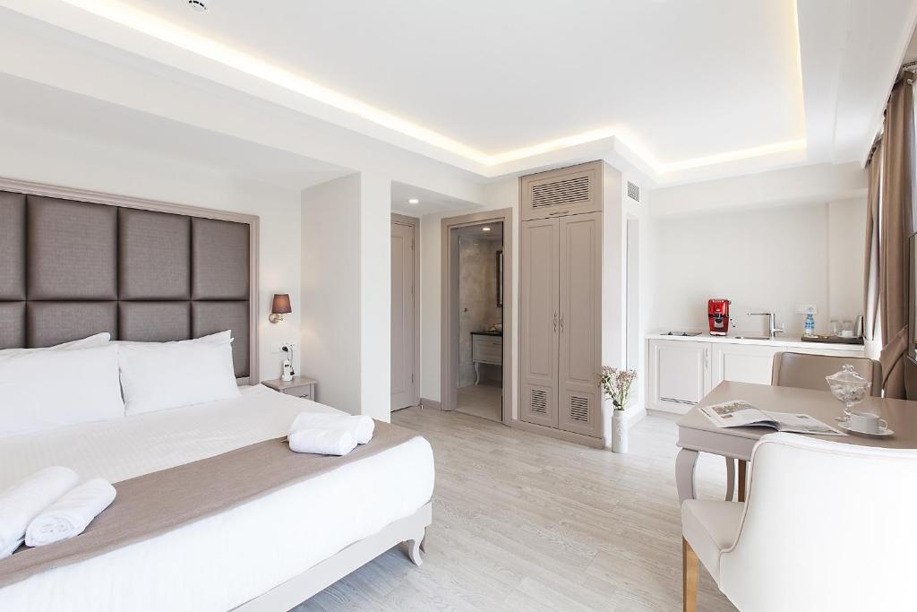 Postel nebo postele na pokoji v ubytování Perla Galata Hotel