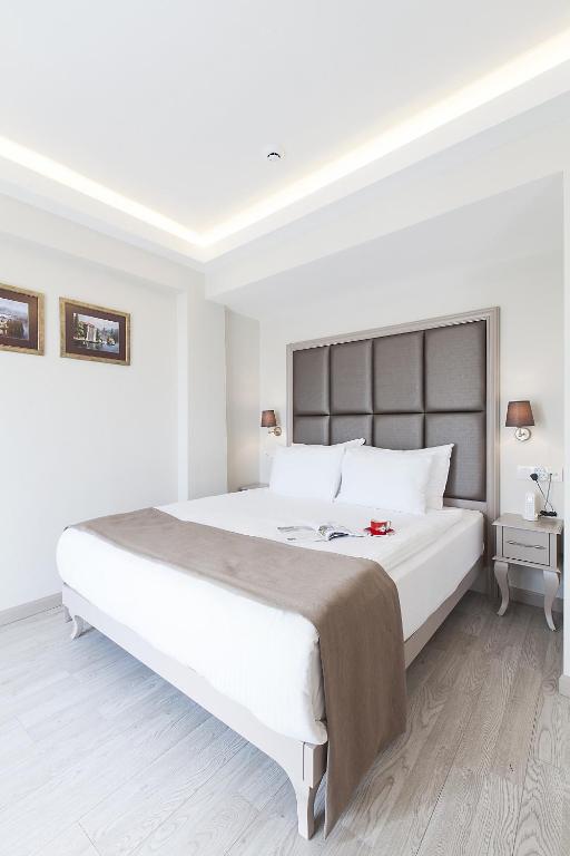 Postel nebo postele na pokoji v ubytování Perla Galata Hotel
