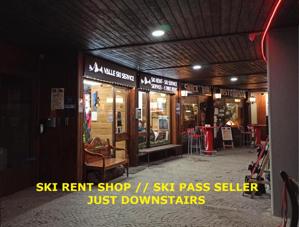 Zdjęcie z galerii obiektu Orange Fox Cervinia apartment Vda Vacanze in Vetta CIR 0185 w mieście Breuil-Cervinia