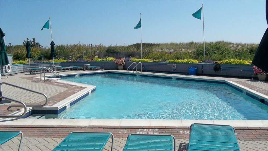 Φωτογραφία από το άλμπουμ του 3 Bedroom 2 Bath Fishery Condo Located On The Ocean Front In Ship Bottom, σε Ship Bottom