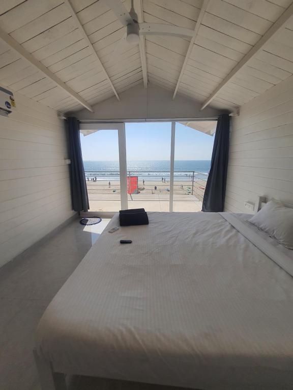 Tempat tidur dalam kamar di Palolem Beach View Inn
