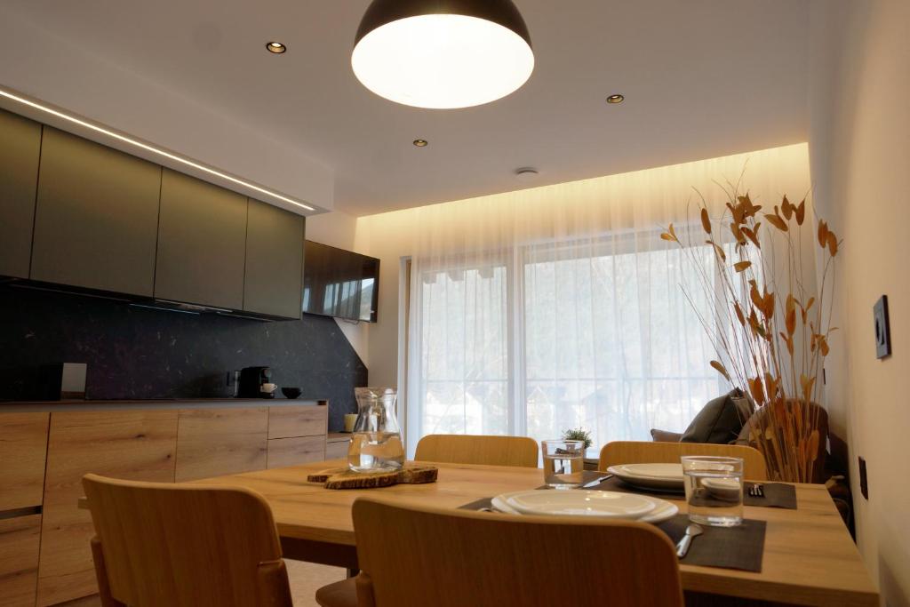 Kuchyň nebo kuchyňský kout v ubytování Chalet Larix Andalo Deluxe Apartments