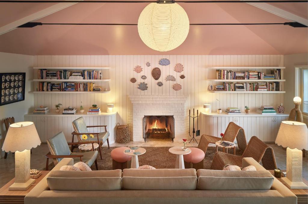 a living room with a couch and a fireplace at Silver Sands Motel & Beach Bungalows in Greenport