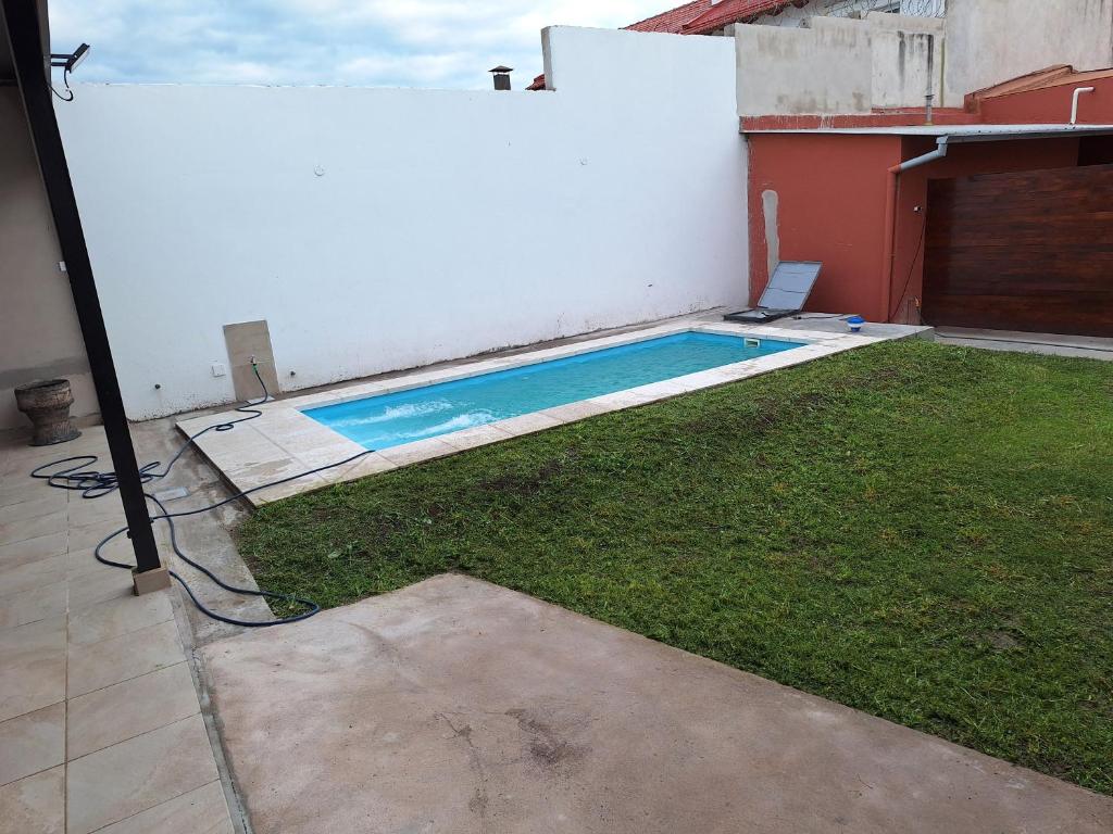 a swimming pool in the backyard of a house at Apartamento en salta in Salta
