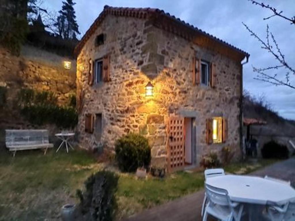 Maison de vigne avec terrasse et cheminée - FR-1-582-250 - Housity