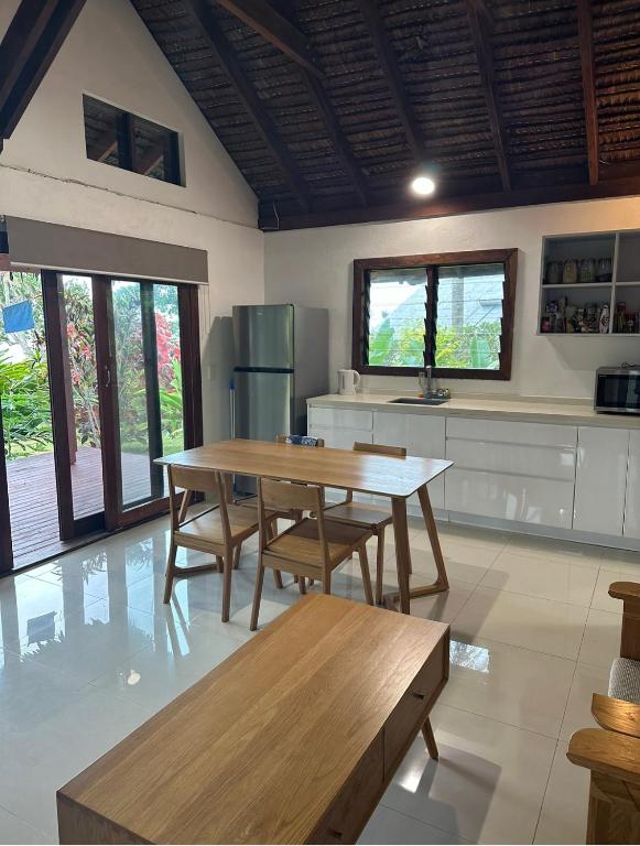 Kuchyň nebo kuchyňský kout v ubytování Vila Del Mare Beachfront Villas