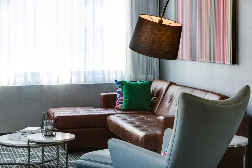 Posezení v ubytování Renaissance Montreal Downtown Hotel