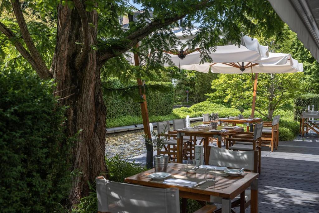 Κήπος έξω από το InterContinental Genève by IHG