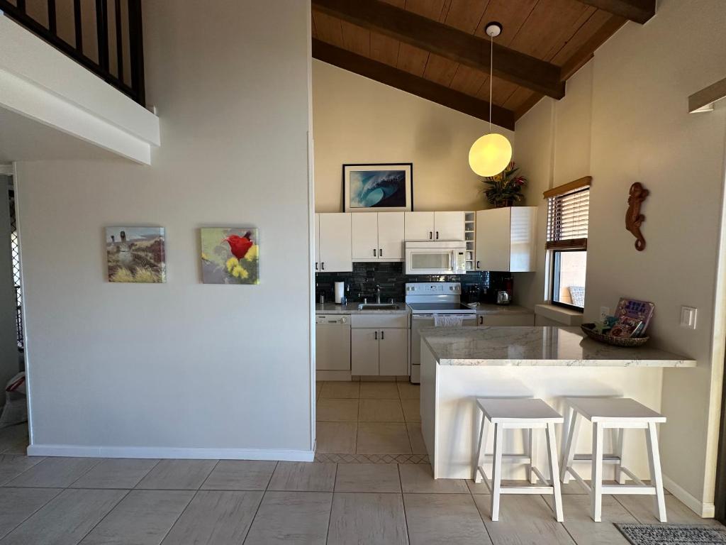 Kuchyň nebo kuchyňský kout v ubytování Oceanfront Penthouse with Loft
