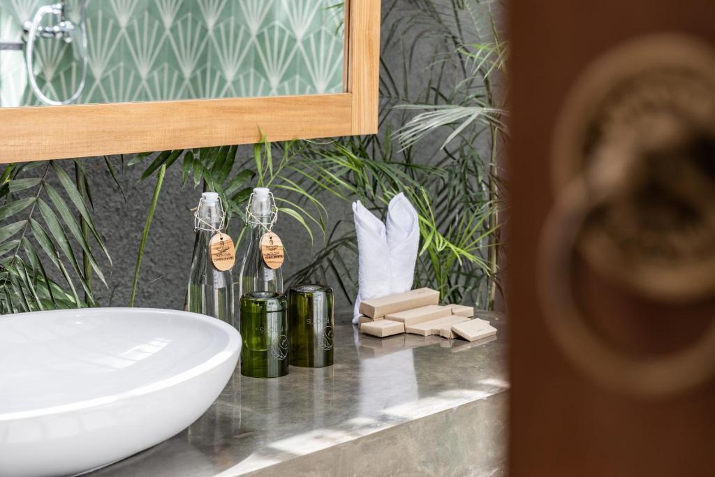 Deep Roots Dive & Yoga Resort - 8