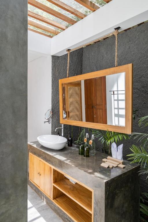 Deep Roots Dive & Yoga Resort - 14