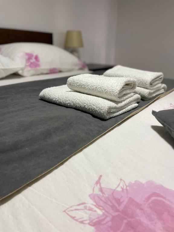 Postel nebo postele na pokoji v ubytování Apartmani Tarsko Jezero