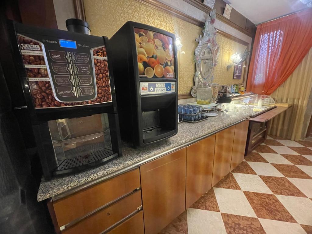 Kuchyň nebo kuchyňský kout v ubytování Hotel Fontana