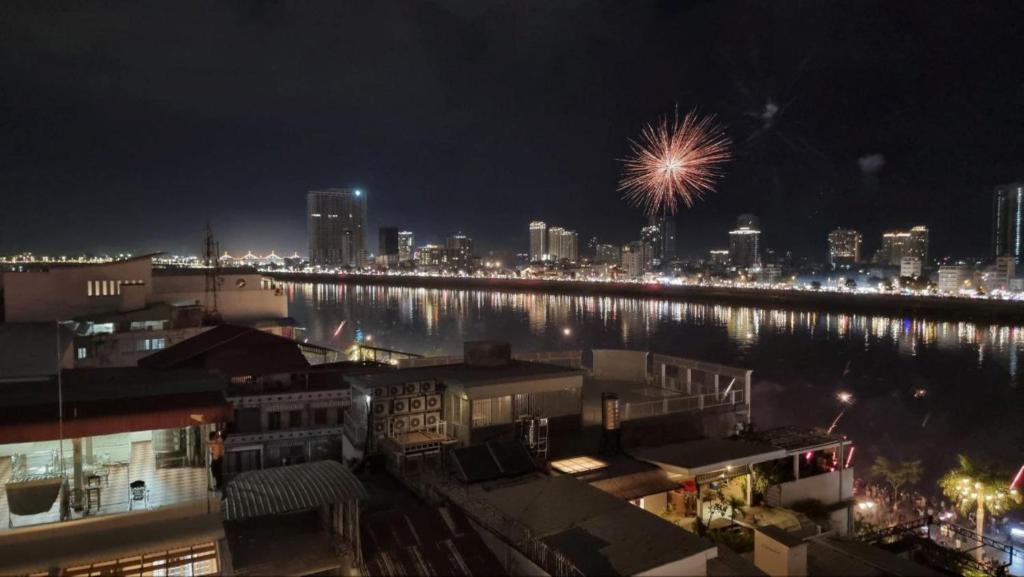 Nespecifikovaný výhled na destinaci Phnompenh nebo výhled na město při pohledu z hotelu