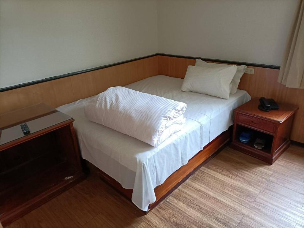 Postel nebo postele na pokoji v ubytování 丸松商旅