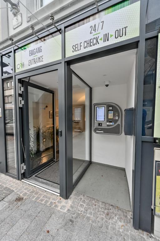 an open door of a building with a set of glass doors at City Rooms Wels - contactless check-in in Wels