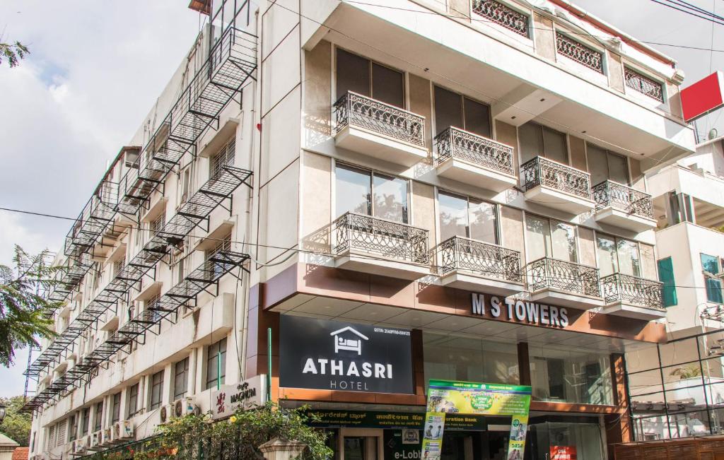 um edifício de apartamentos com um sinal da nossa torre em Athasri Hotel Infantry Road em Bangalore
