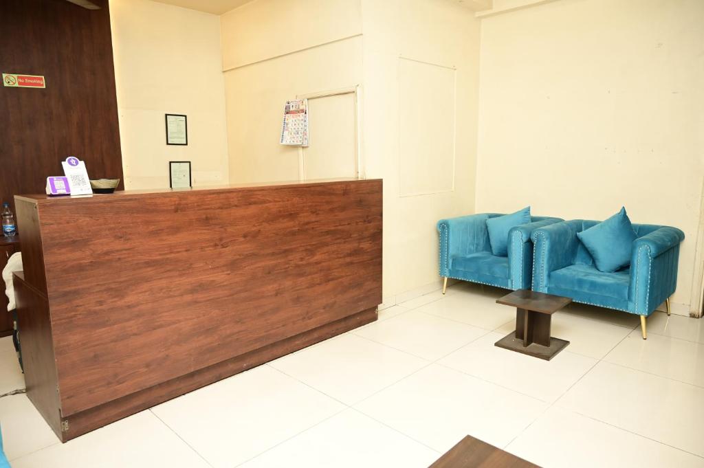 Posezení v ubytování HMR Hotels - Hotel HMR Royal Inn
