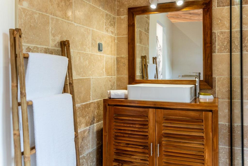 Koupelna v ubytování Bungalow L'escale de Takamaka