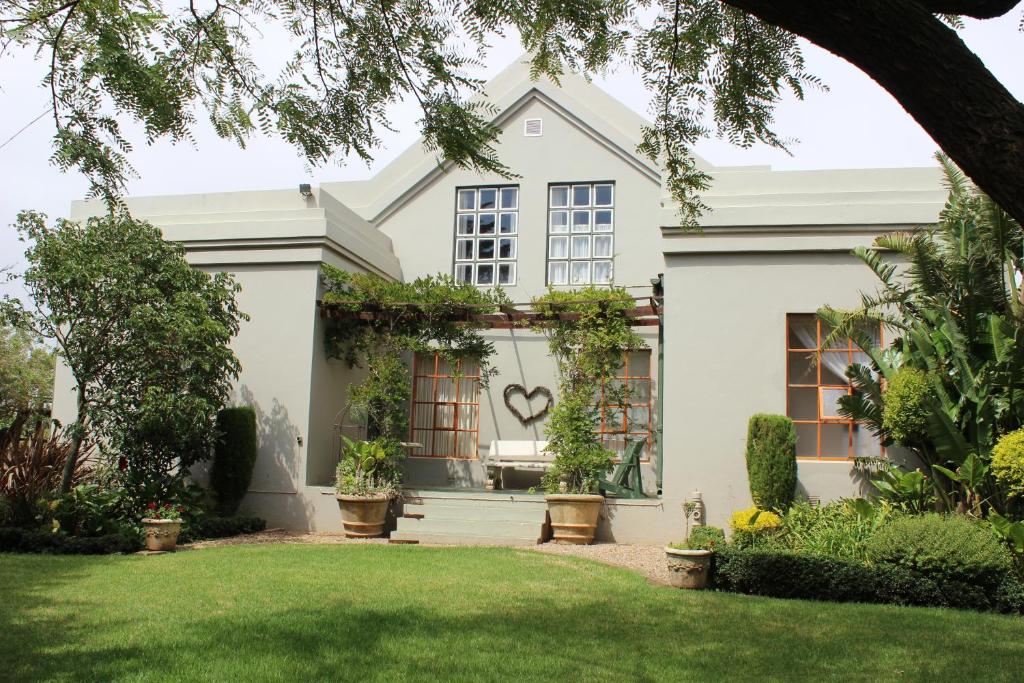 a white house with a heart painted on it at Potteberg Guest Farm in Malgas