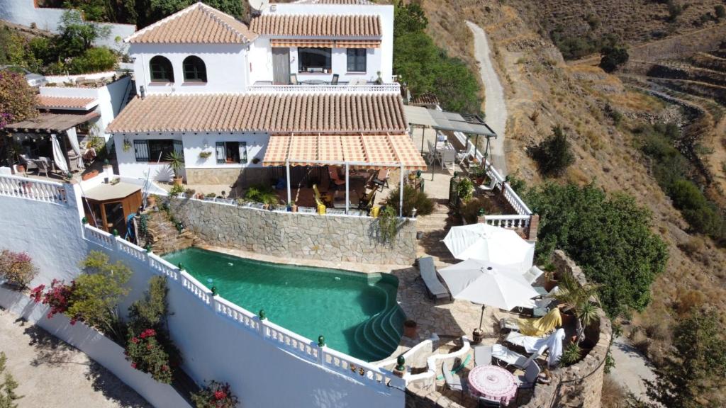 an aerial view of a house with a swimming pool at La buena vida. in Málaga