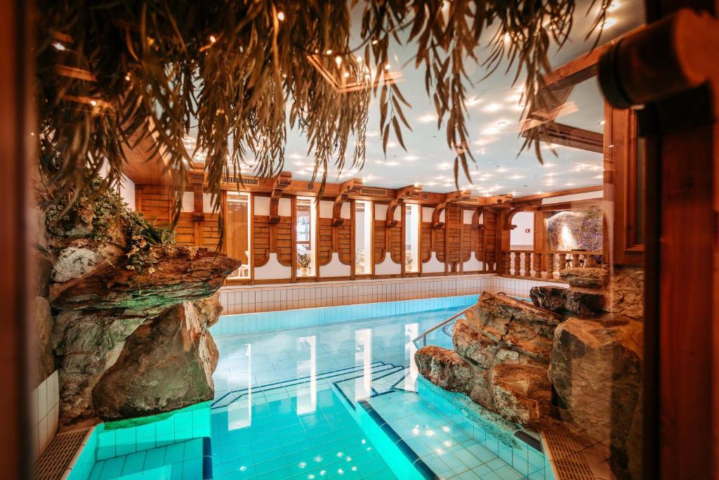 Bazén v ubytování Hotel Alpenstüble Appartements nebo v jeho okolí