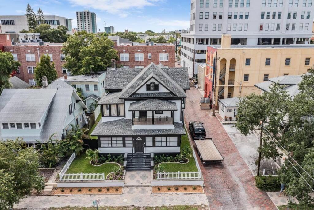 Satoshi Hideout Living Rooms & Studios, St. Petersburg (updated