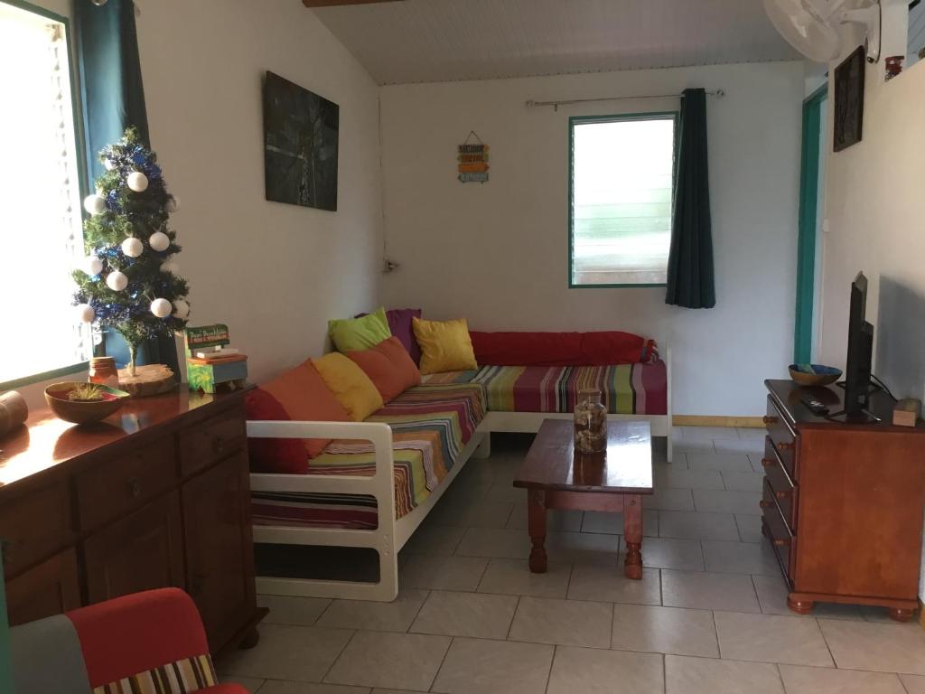 Posezení v ubytování Noukatchimbe Bungalow avec piscine partagée pour 2 à 4 personnes