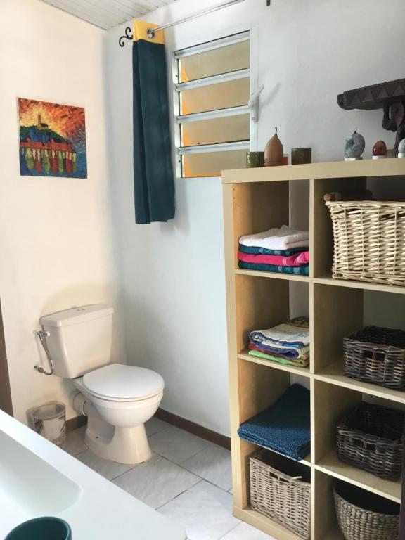 Koupelna v ubytování Noukatchimbe Bungalow avec piscine partagée pour 2 à 4 personnes
