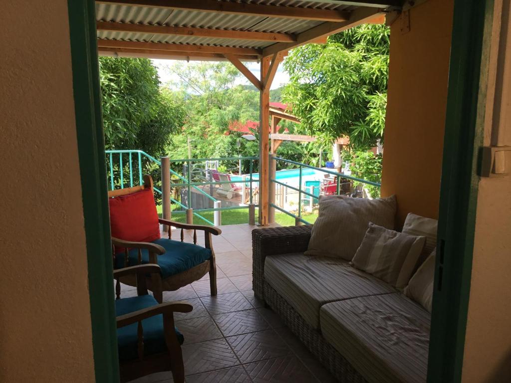 Balkón nebo terasa v ubytování Noukatchimbe Bungalow avec piscine partagée pour 2 à 4 personnes
