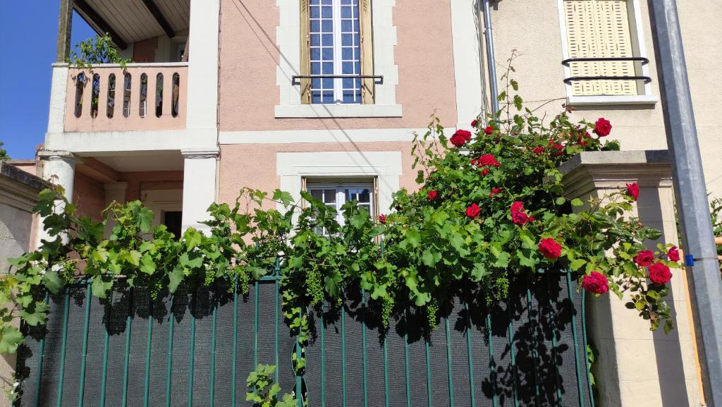 Το κτήριο όπου στεγάζεται  το bed & breakfast