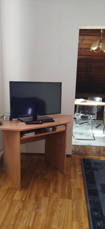 TV a/nebo společenská místnost v ubytování Samostatný domeček