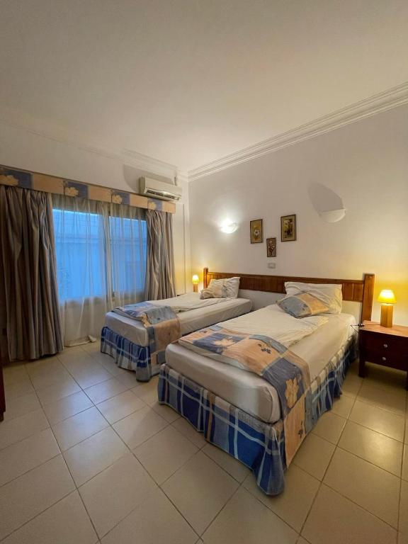 Postel nebo postele na pokoji v ubytování 4S Hotel Dahab