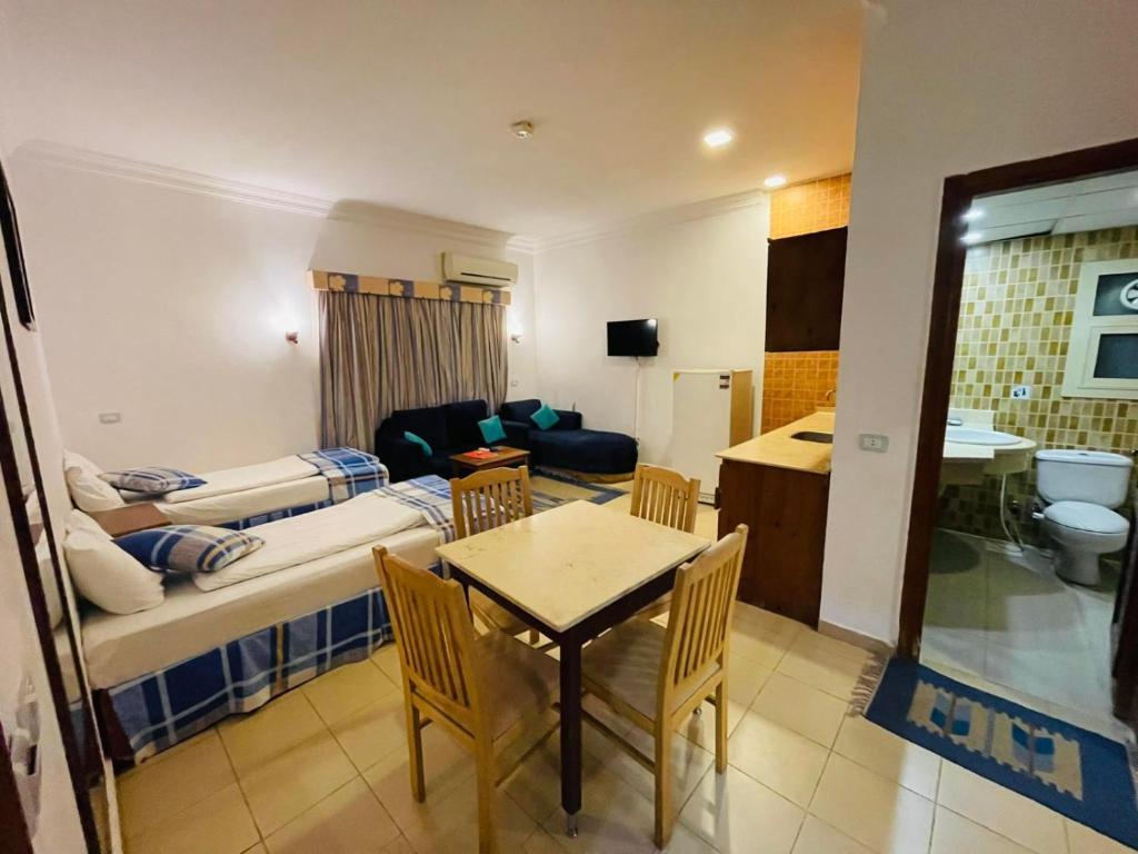 TV a/nebo společenská místnost v ubytování 4S Hotel Dahab