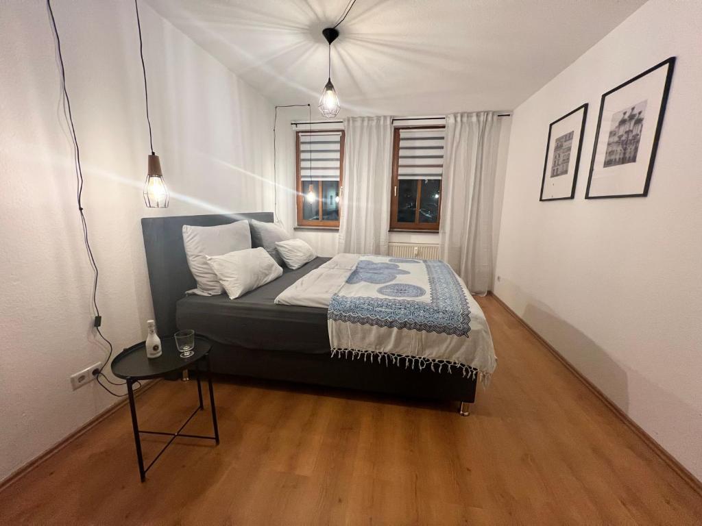a bedroom with a bed and a table in it at Ferienwohnung am Markt in Kirchberg
