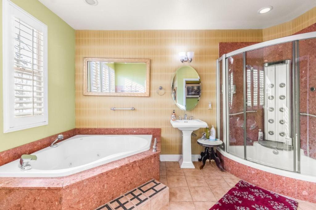 a large bathroom with a tub and a sink at Dream Villa in Las Vegas