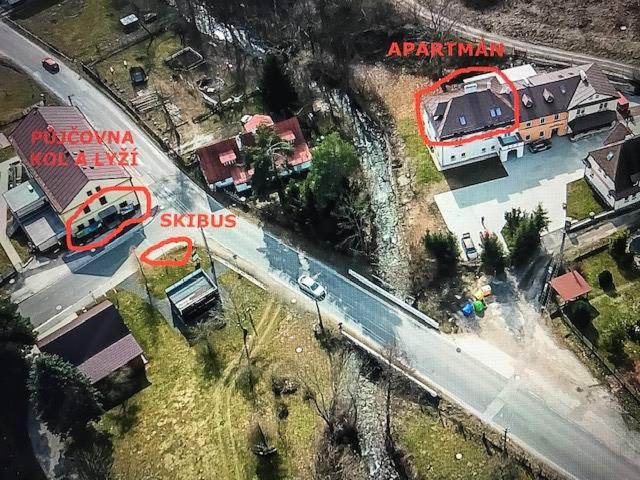Letecký snímek ubytování APARTMÁN U MAXÍKŮ