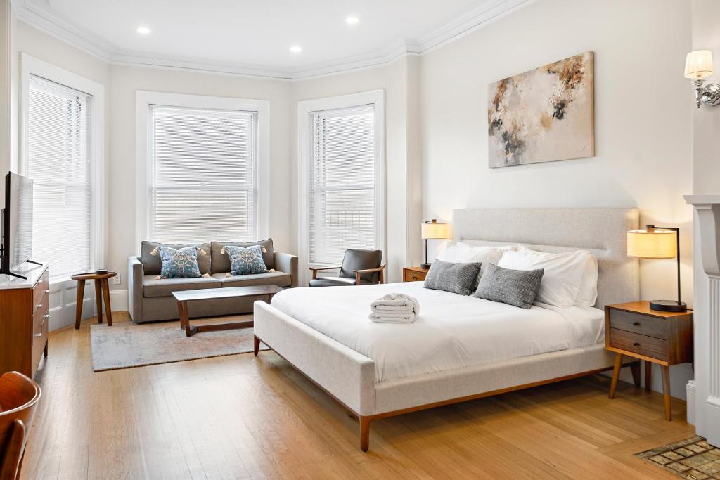 Charlesgate Suites photo