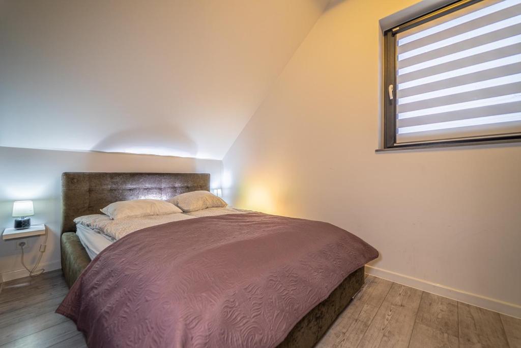 Posteľ alebo postele v izbe v ubytovaní MINIMAR Apartamenty Świeradów