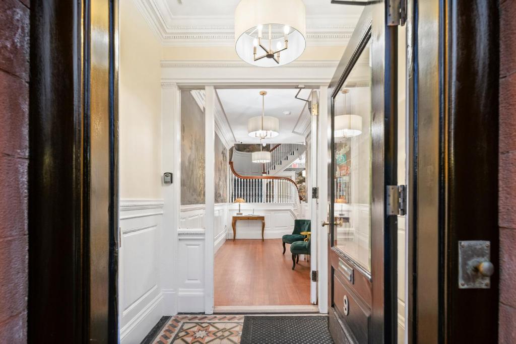 Charlesgate Suites photo